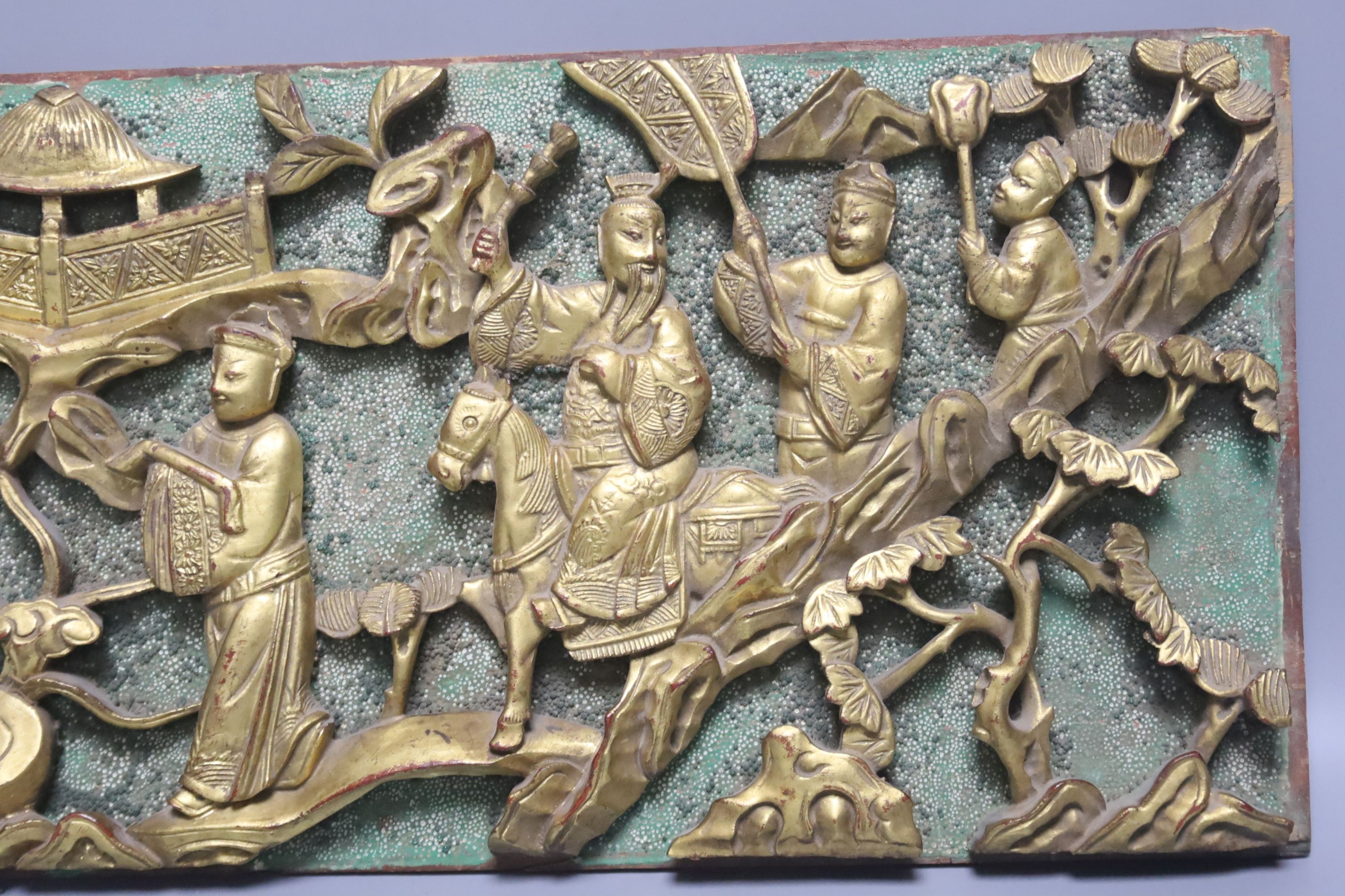 A Chinese carved giltwood plaque, 20 x 46cm